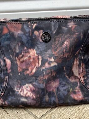lululemon athletica Floral Print Tote in Navy and Rose